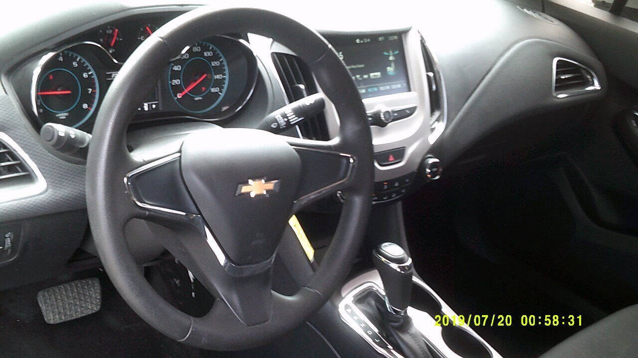 2017 Chevrolet Cruze Sedan - $10,950