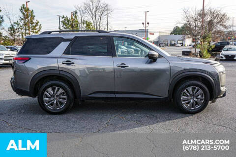 2025 Nissan Pathfinder SV