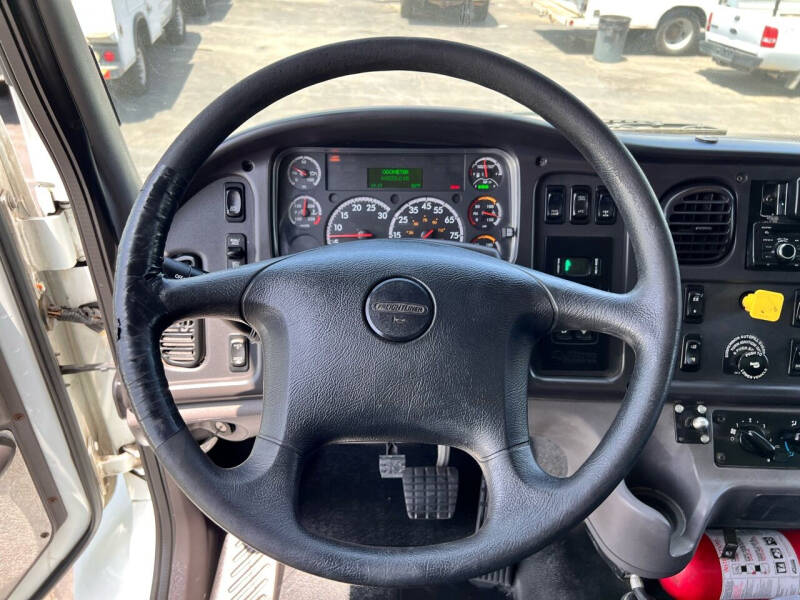 2017 Freightliner M2 106