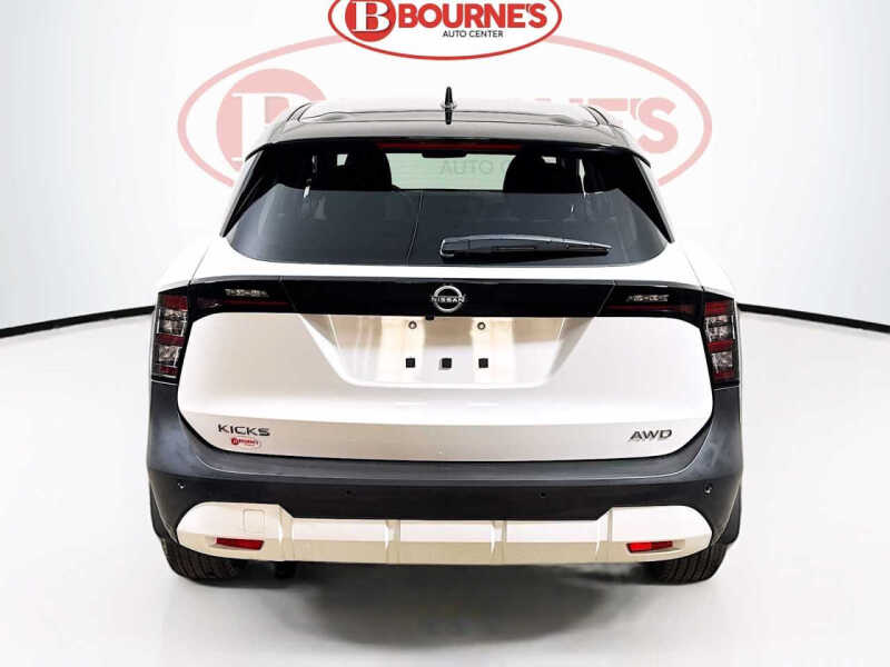 2025 Nissan Kicks SV