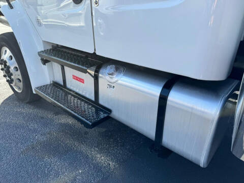 2017 Freightliner M2 106