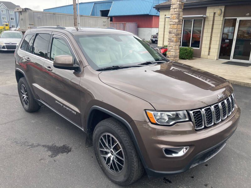 2019 Jeep Grand Cherokee Laredo E photo 2