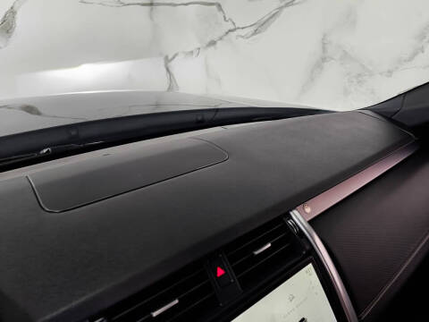 2024 Land Rover Discovery P300 Dynamic SE
