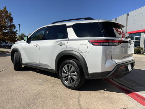 2025 Nissan Pathfinder SV