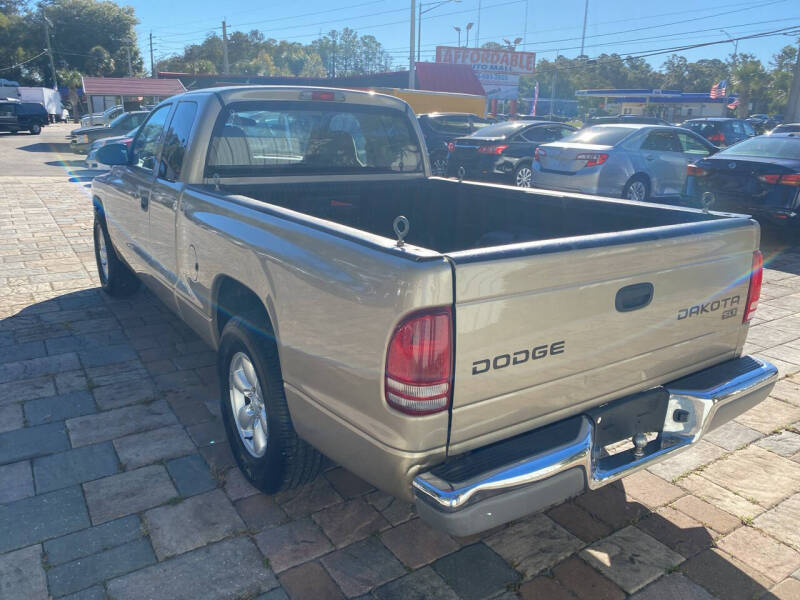 2004 Dodge Dakota SLT photo 8