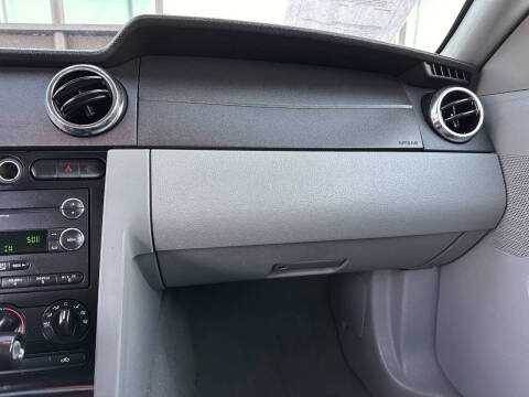 2009 Ford Mustang V6 Deluxe