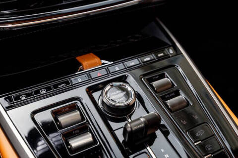 2025 Aston Martin DBX 707