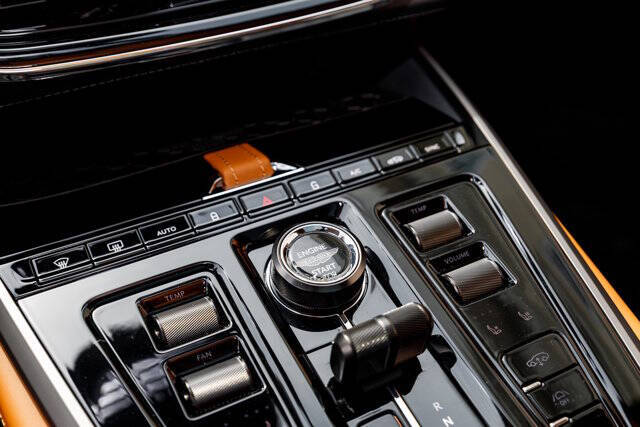 2025 Aston Martin DBX 707