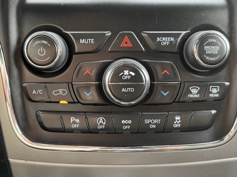 2019 Jeep Grand Cherokee Laredo E