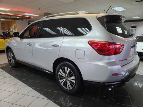 2017 Nissan Pathfinder SV