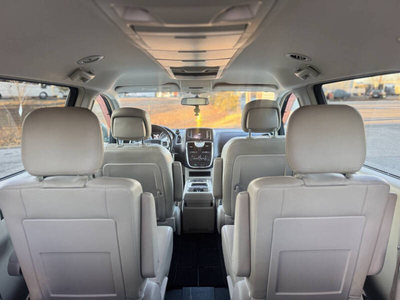 2013 Chrysler Town and Country Touring
