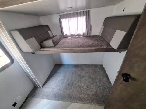 2022 Forest River Salem 32BHDS