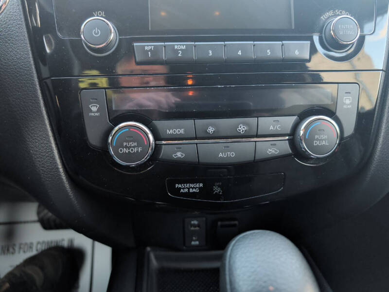 2016 Nissan Rogue SV