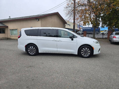 2024 Chrysler Pacifica Plug-In Hybrid