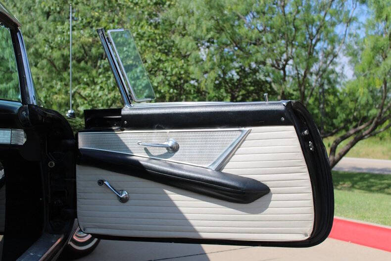 1956 Ford Thunderbird