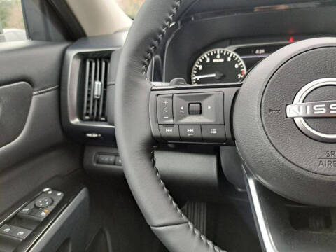 2024 Nissan Pathfinder SL