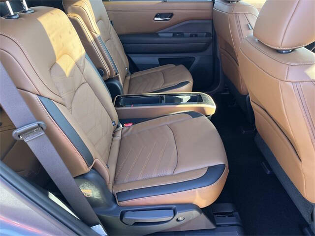 2025 Nissan Pathfinder Platinum