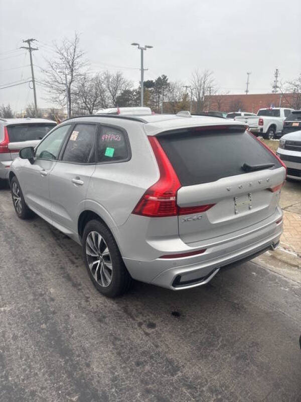 2025 Volvo XC60 B5 Plus Dark Theme