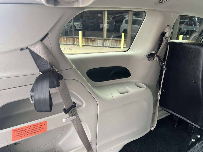 2024 Chrysler Voyager LX