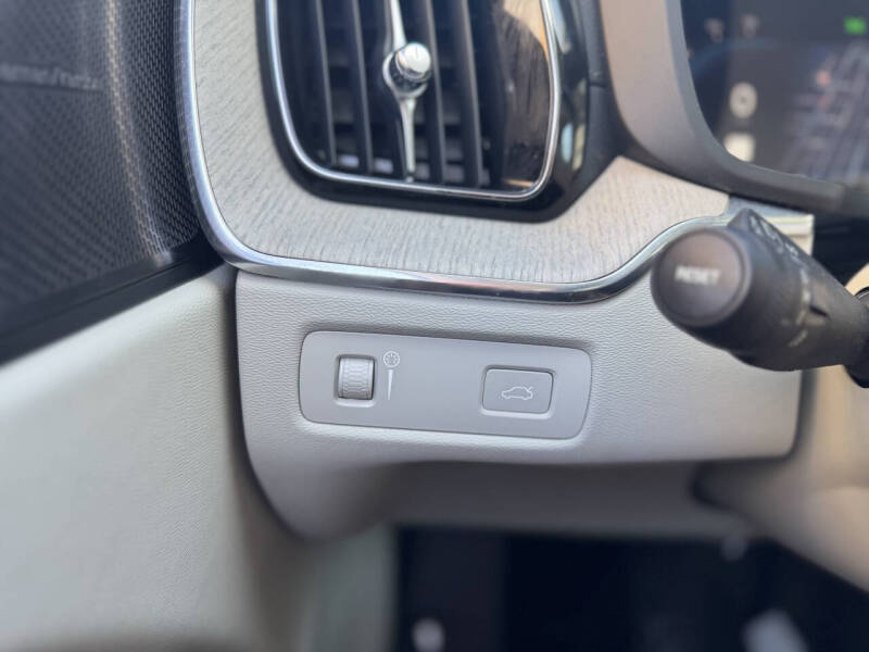 2022 Volvo XC60 B5 Inscription