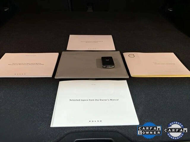 2025 Volvo XC40 B5 Plus Bright Theme