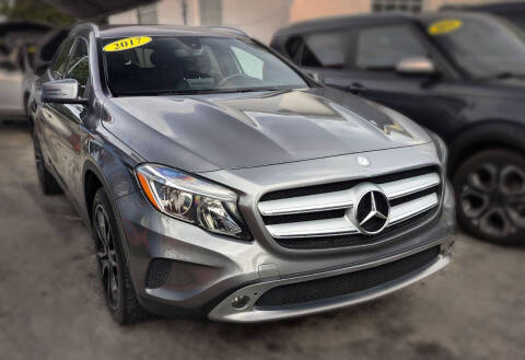 2017 Mercedes-Benz GLA for sale at SUPERAUTO AUTO SALES INC in Hialeah FL