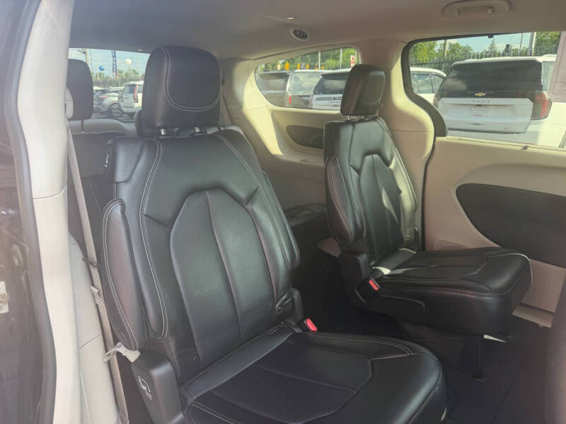 2023 Chrysler Pacifica Touring L