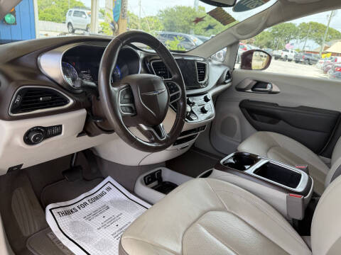 2017 Chrysler Pacifica Touring-L Plus
