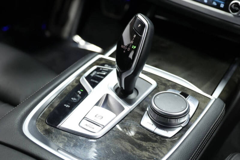 2021 BMW 7 Series 740i