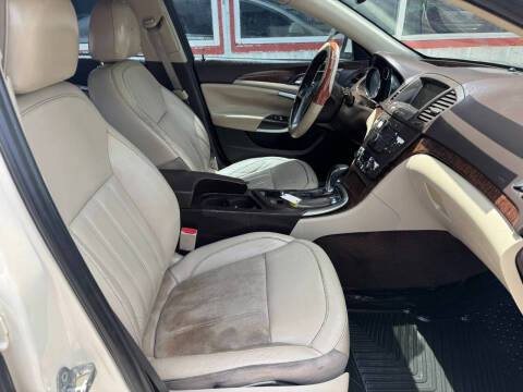 2012 Buick Regal Premium 1