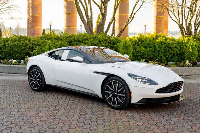 2019 Aston Martin DB11 39