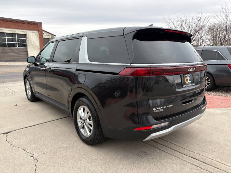 2022 Kia Carnival LX