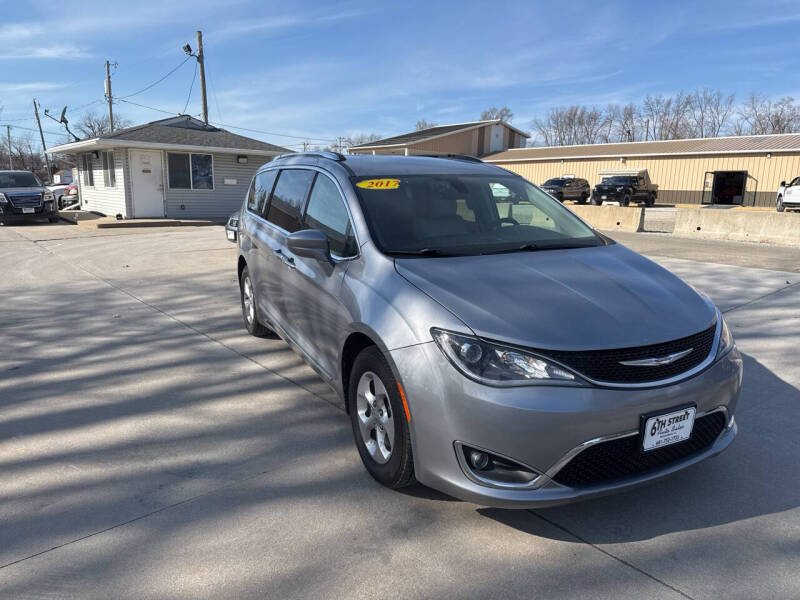 2017 Chrysler Pacifica Touring-L Plus