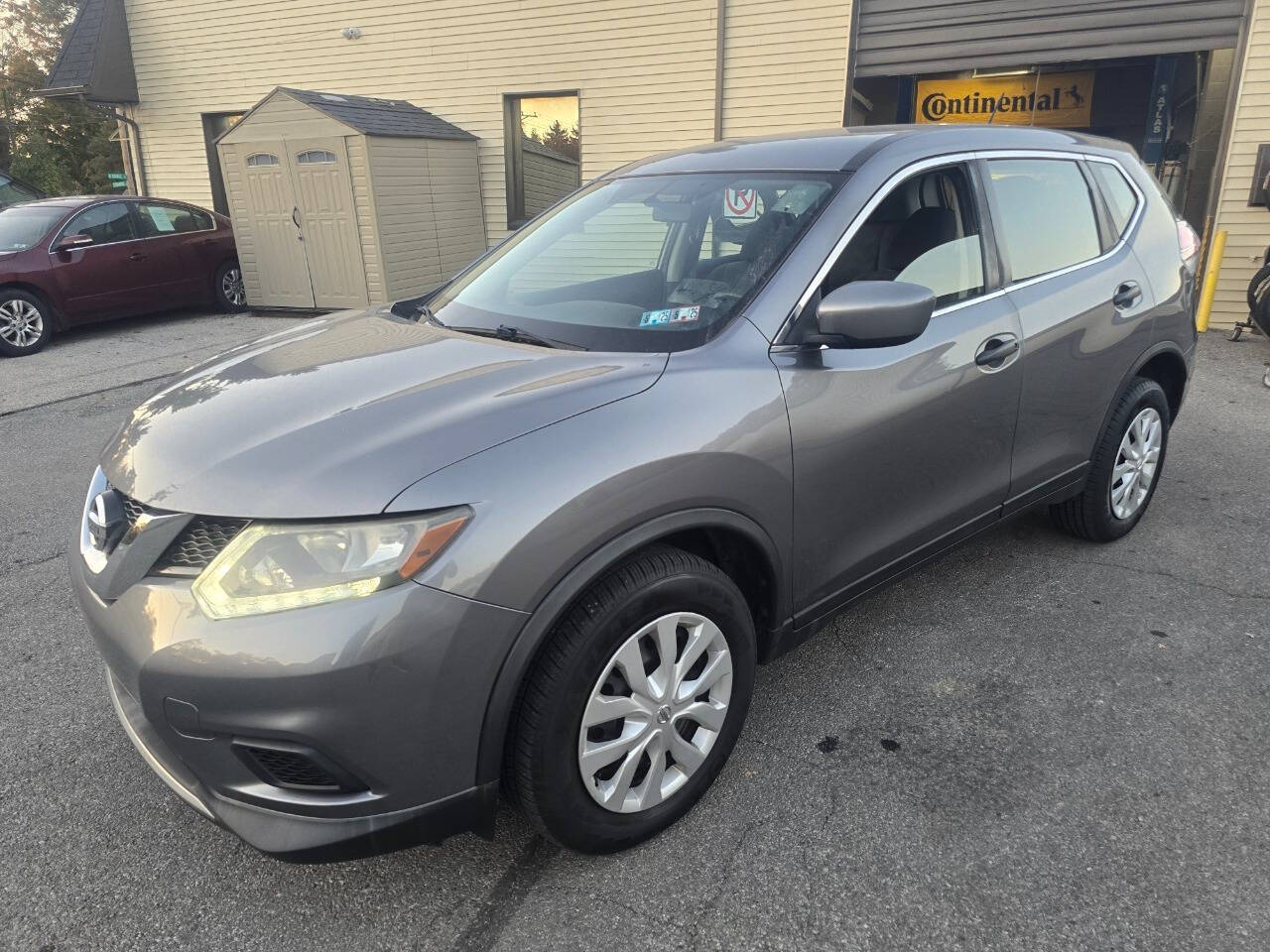 2016 Nissan Rogue for sale at QUEENSGATE AUTO SALES in York, PA