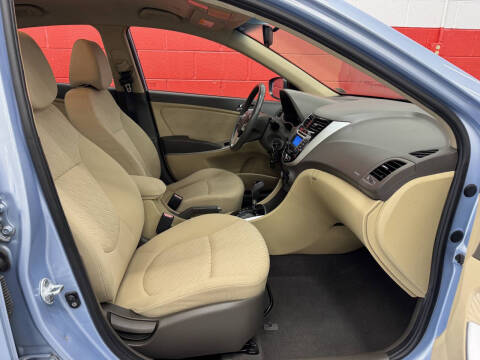 2012 Hyundai Accent GLS