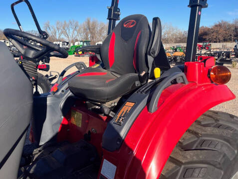 2025 Mahindra 1640 HST