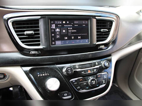 2022 Chrysler Voyager LX