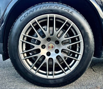 2017 Porsche Cayenne Platinum Edition