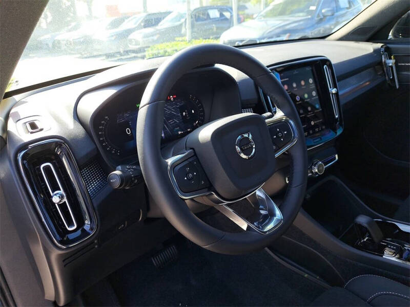 2026 Volvo XC40 B5 Ultra Black Edition