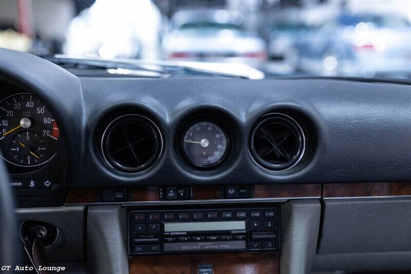 1986 Mercedes-Benz 560-Class 57