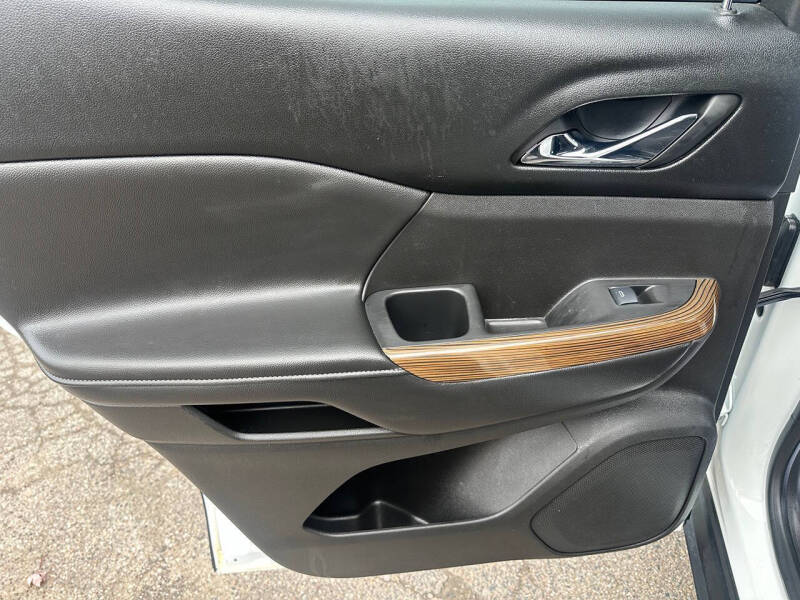 2017 GMC Acadia SLE-2