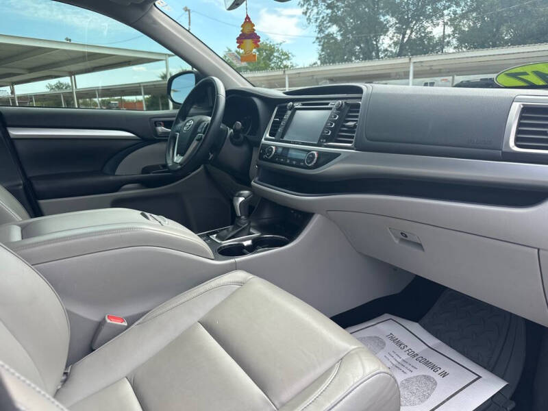 2017 Toyota Highlander SE