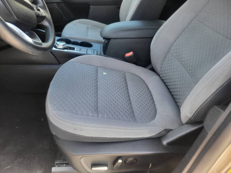 2020 Ford Escape SE