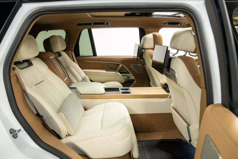 2024 Land Rover Range Rover P615 SV LWB