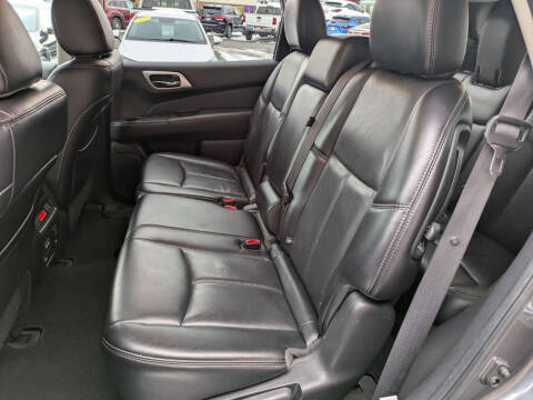 2017 Nissan Pathfinder SL