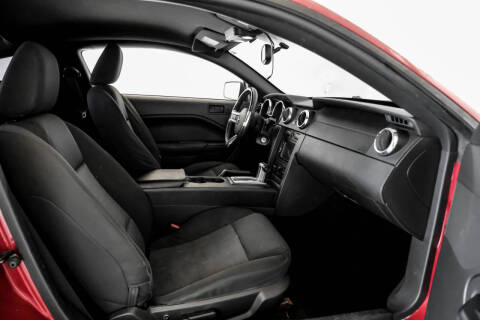 2005 Ford Mustang V6 Deluxe