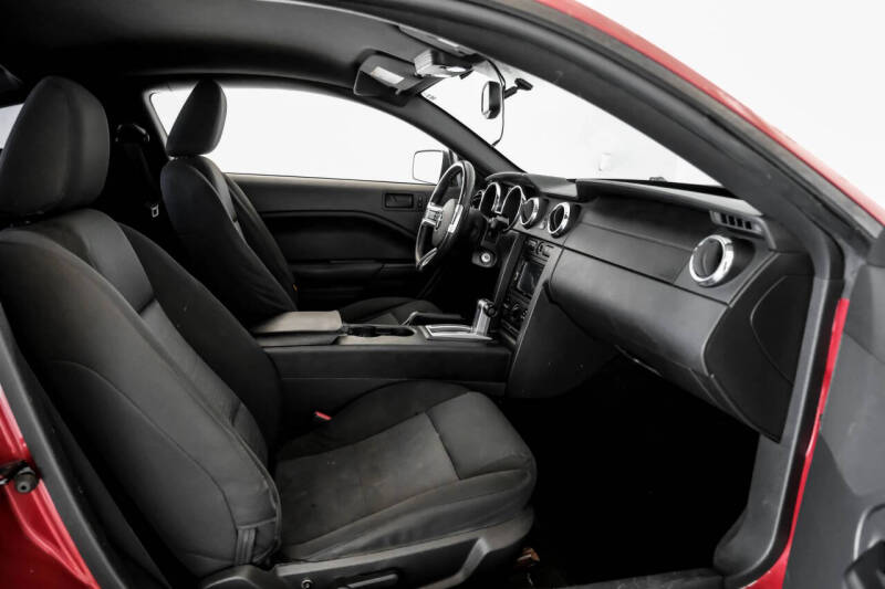 2005 Ford Mustang V6 Deluxe