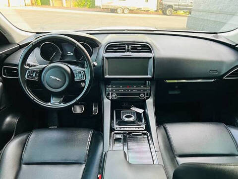 2019 Jaguar F-PACE 25t