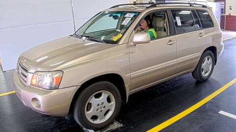 2004 Toyota Highlander for sale at Angelo's Auto Sales in Lowellville OH