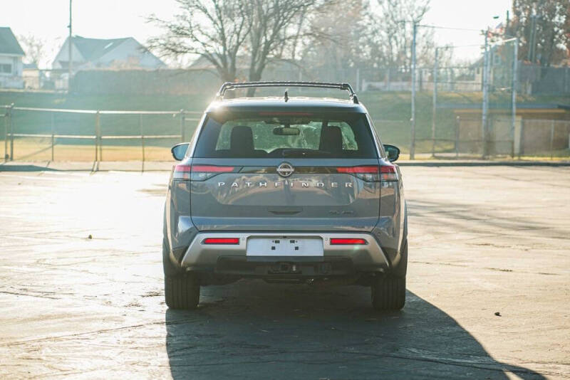 2022 Nissan Pathfinder SL